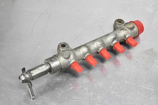 High-pressure rail / injection nozzle pipe SUBARU OUTBACK (BL, BP)