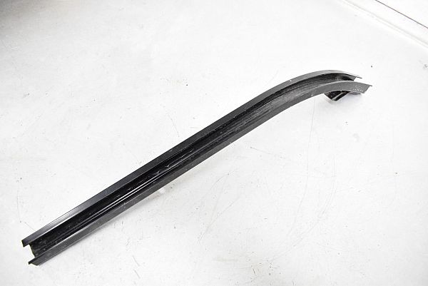 Sliding door bottom rail