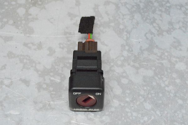 Passenger airbag on off switch