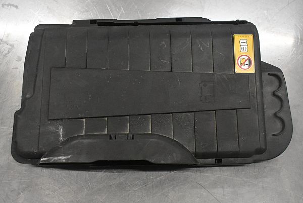 Battery box tray cover