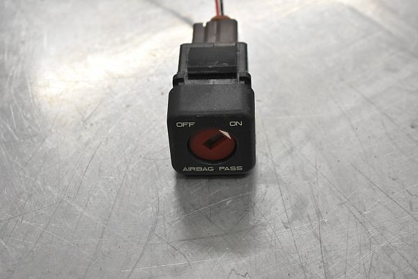 Passenger airbag on off switch