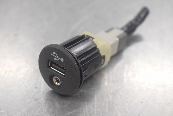 USB socket connector