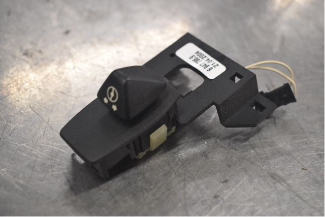 Steering wheel adjustment switch