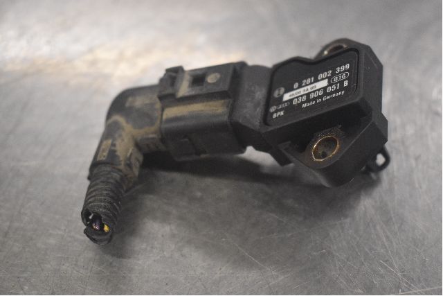 common rail (Injectie) / Verstuiver Brug VW CADDY III Box (2KA, 2KH, 2CA, 2CH)