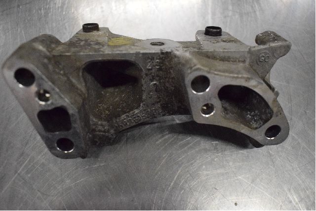 Engine mount bracket