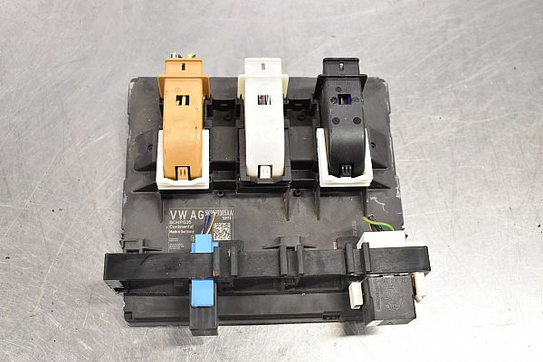 boîte à fusibles VW CADDY III Box (2KA, 2KH, 2CA, 2CH)