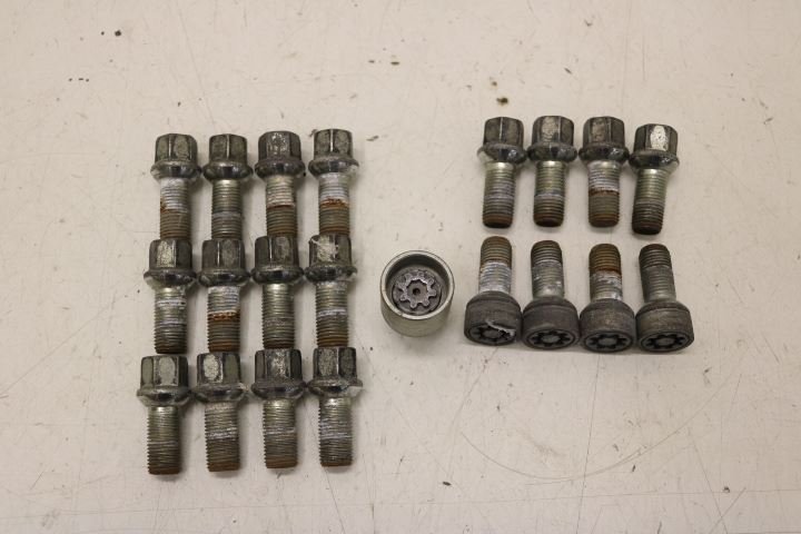 Felgi – nakrętki ALFA ROMEO 90 (162_)