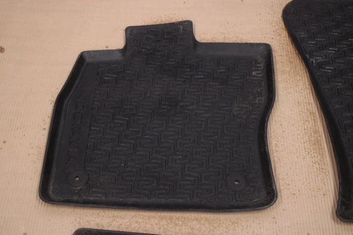 Car floor mat set