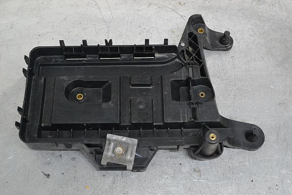 Battery box tray