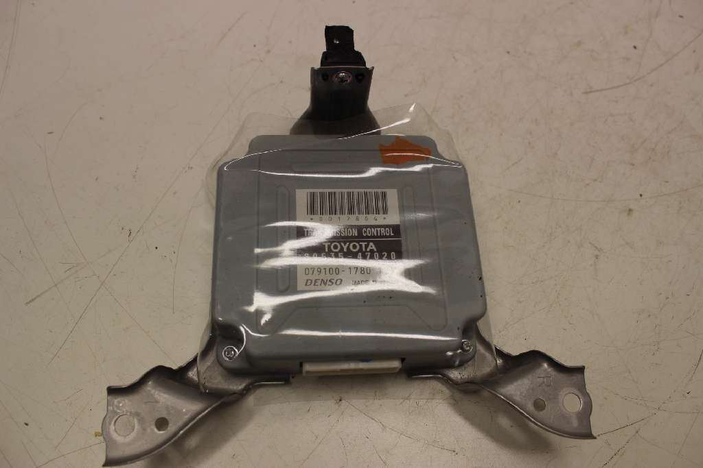 Boitier commande de Boite à Vitesse NISSAN CHERRY III (N12)