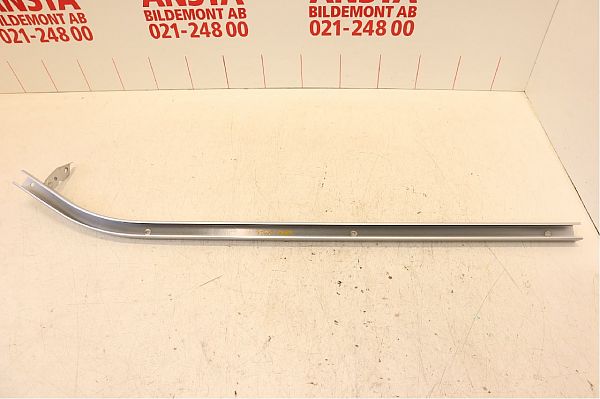 Sliding door bottom rail