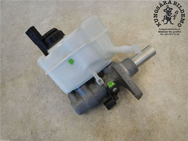 Brake - Master cylinder AUDI Q3 (8UB, 8UG)