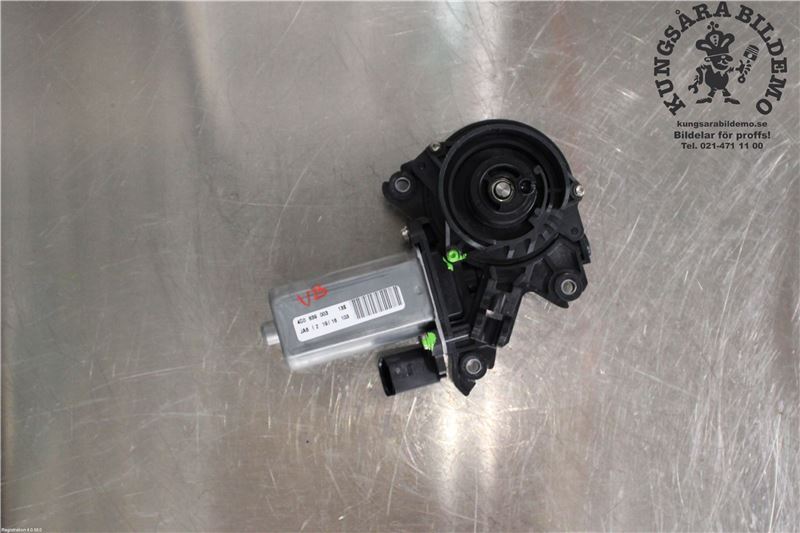 Door soft close latching motor