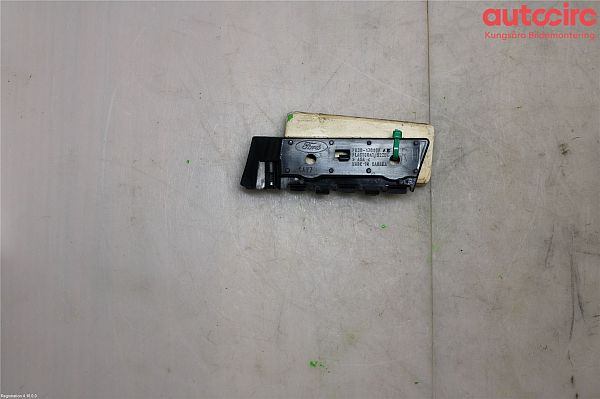 Front bumper mounting bracket