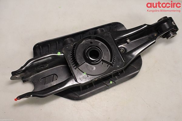 Center under tray cover