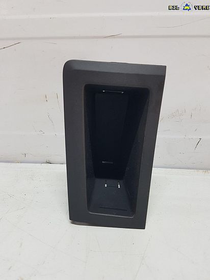 Dashboard storage compartment