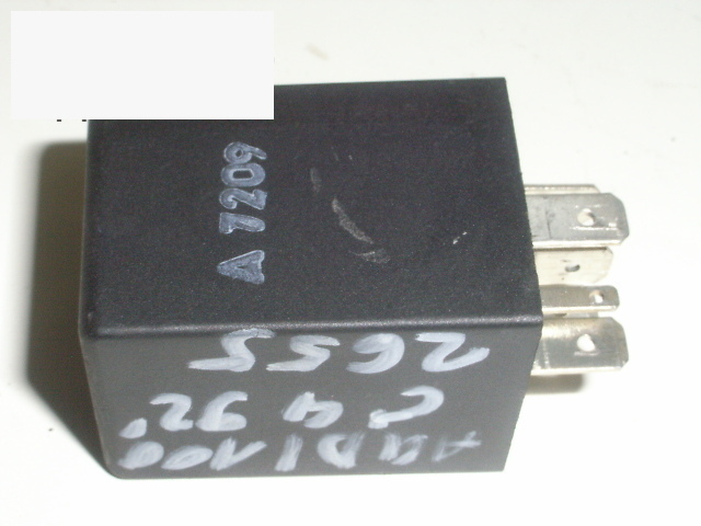 Ruitenwisser relais AUDI A6 (4A2, C4)