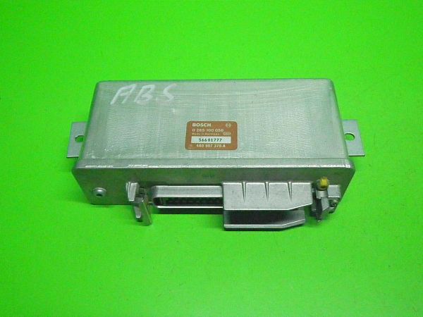 Boitier commande ABS AUDI 80 Avant (8C5, B4)