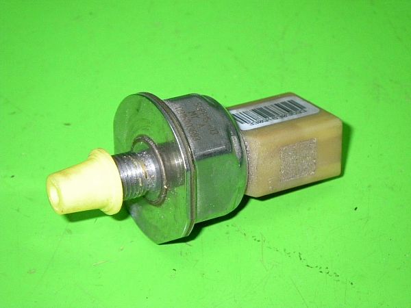 Engine oil radiator