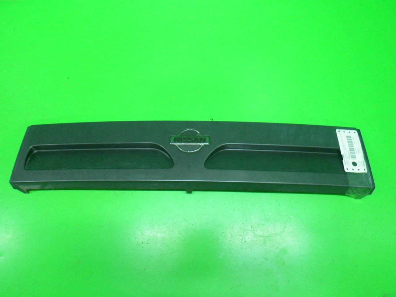 Osłona grill - maskownica przednia NISSAN VANETTE Box (C22)