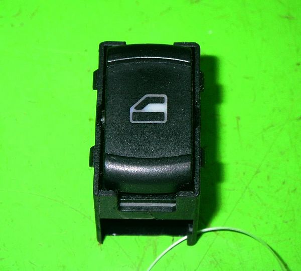 Przełącznik podnoszenia szyb VW PASSAT (3B3)