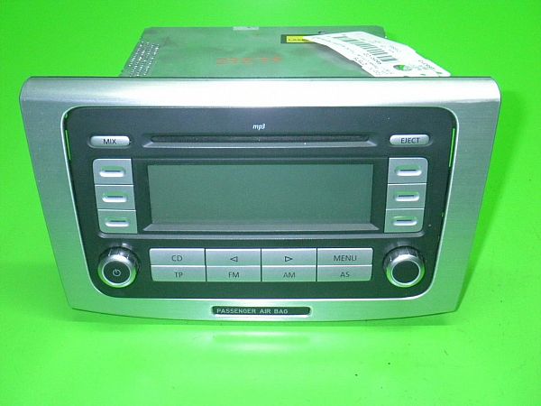 Wyświetlacz radia i akcesoria audio VW PASSAT (3C2)