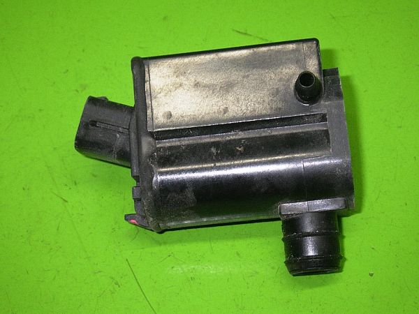 Ruitensproeier pomp / motor HYUNDAI i30 (GD)
