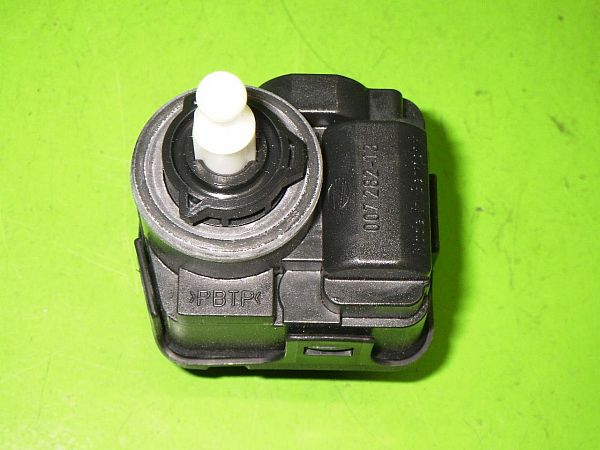 Headlight level adjustment motor