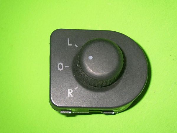 Lusterka boczne – pokrętło przełącznika regulacji VW GOLF Mk IV Estate (1J5)