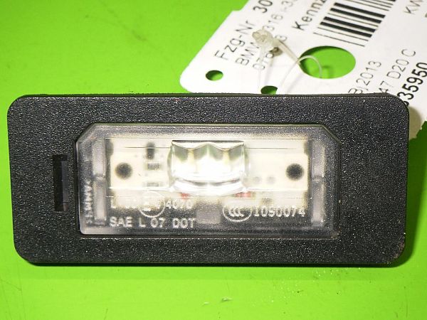 Podświetlenie tablicy rejestracyjnej BMW 3 (F30, F80)