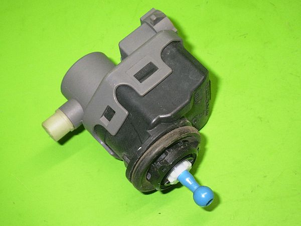 Headlight level adjustment motor