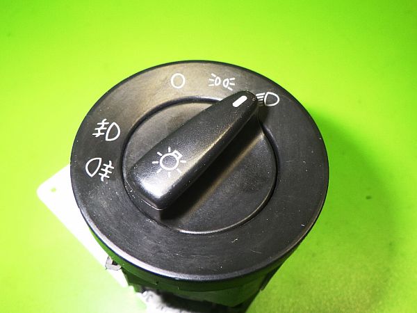 Lichtschakelaar VW PASSAT (3B2)