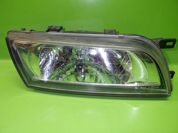 Światła / Lampy przednie NISSAN ALMERA   Hatchback (N15)