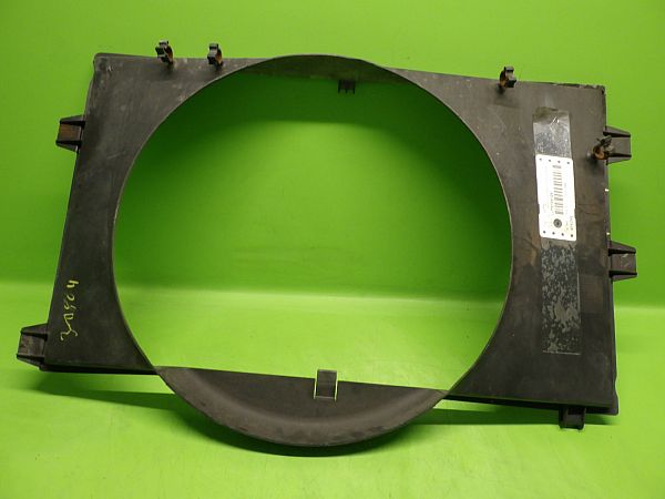 Radiator cooling fan shroud