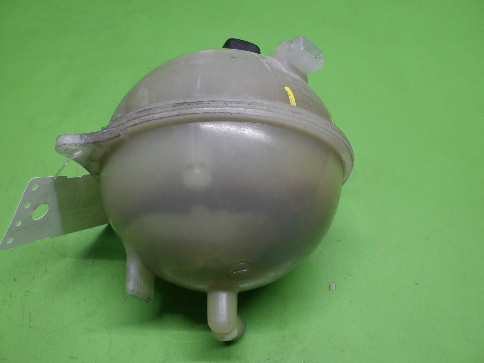 Original expansion tank VW Golf Mk III (1H1) 1994 - Picture 2 of 4
