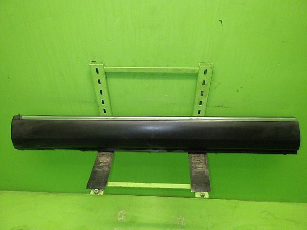Car sill