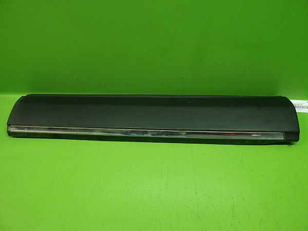 Car sill