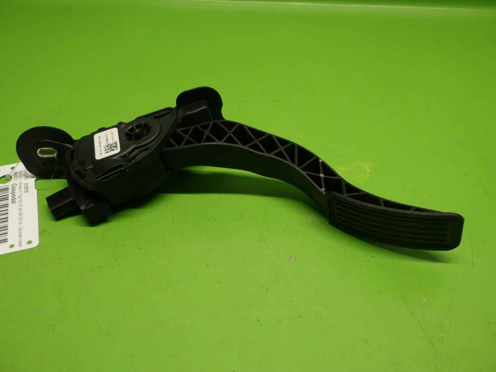 Tesla - Accelerator pedal | Autoparts24