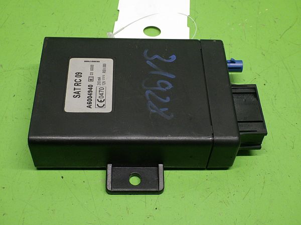 Wyświetlacz radia i akcesoria audio CHEVROLET CRUZE Hatchback (J305)