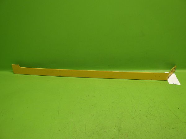 Sliding door rail trim
