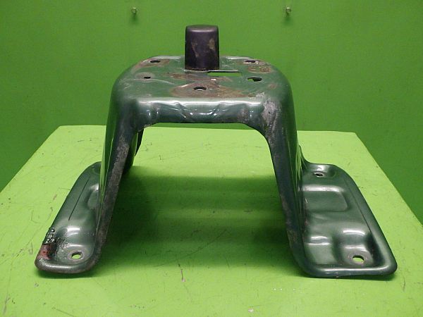 Reserveradhalter OPEL MONTEREY B (M98)
