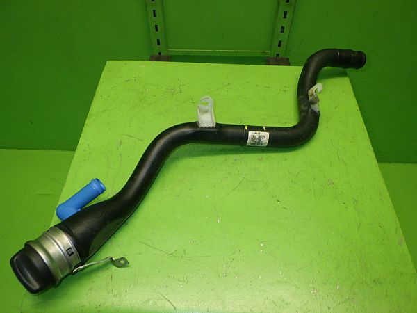 Tuyau de remplissage de réservoir de carburant