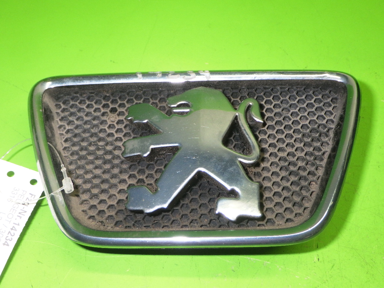 Osłona grill - maskownica przednia PEUGEOT 306 Hatchback (7A, 7C, N3, N5)
