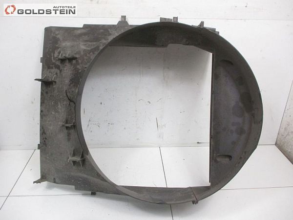 Radiator cooling fan shroud