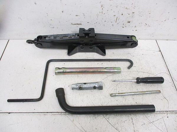 Bordwerkzeug SAAB 9-3 (YS3D)