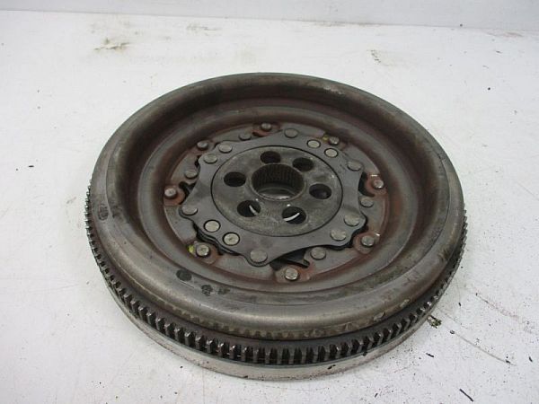 Dual mass flywheel