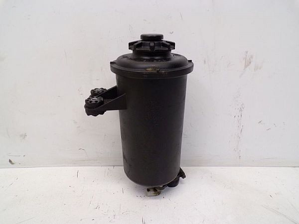 Power steering fluid reservoir