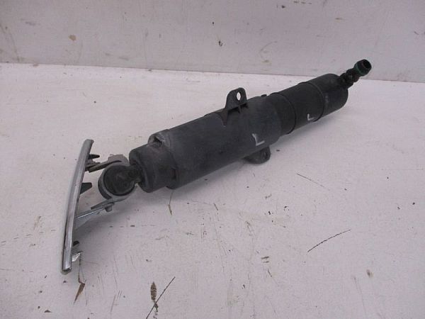 Headlight washer spray nozzle