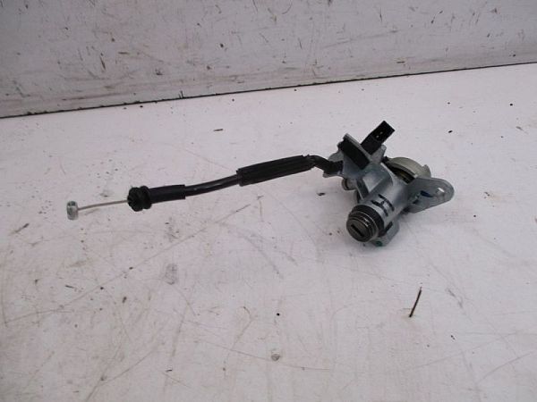 Tailgate exterior lock
