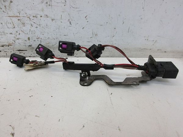 Fuel injector wires